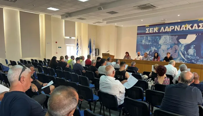 Συνεχίζεται η απεργία των οδηγών λεωφορείων στην Public Transport Λάρνακας