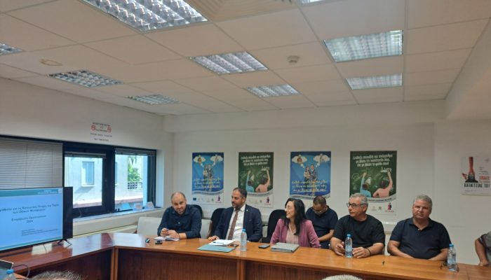 Eφαρμογή της νομοθεσίας στις ώρες οδήγησης και ανάπαυσης των επαγγελματιών οδηγών