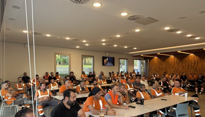 Μήνυμα ενότητας από τους εργαζομένους της Τσιμεντοποιίας Βασιλικού